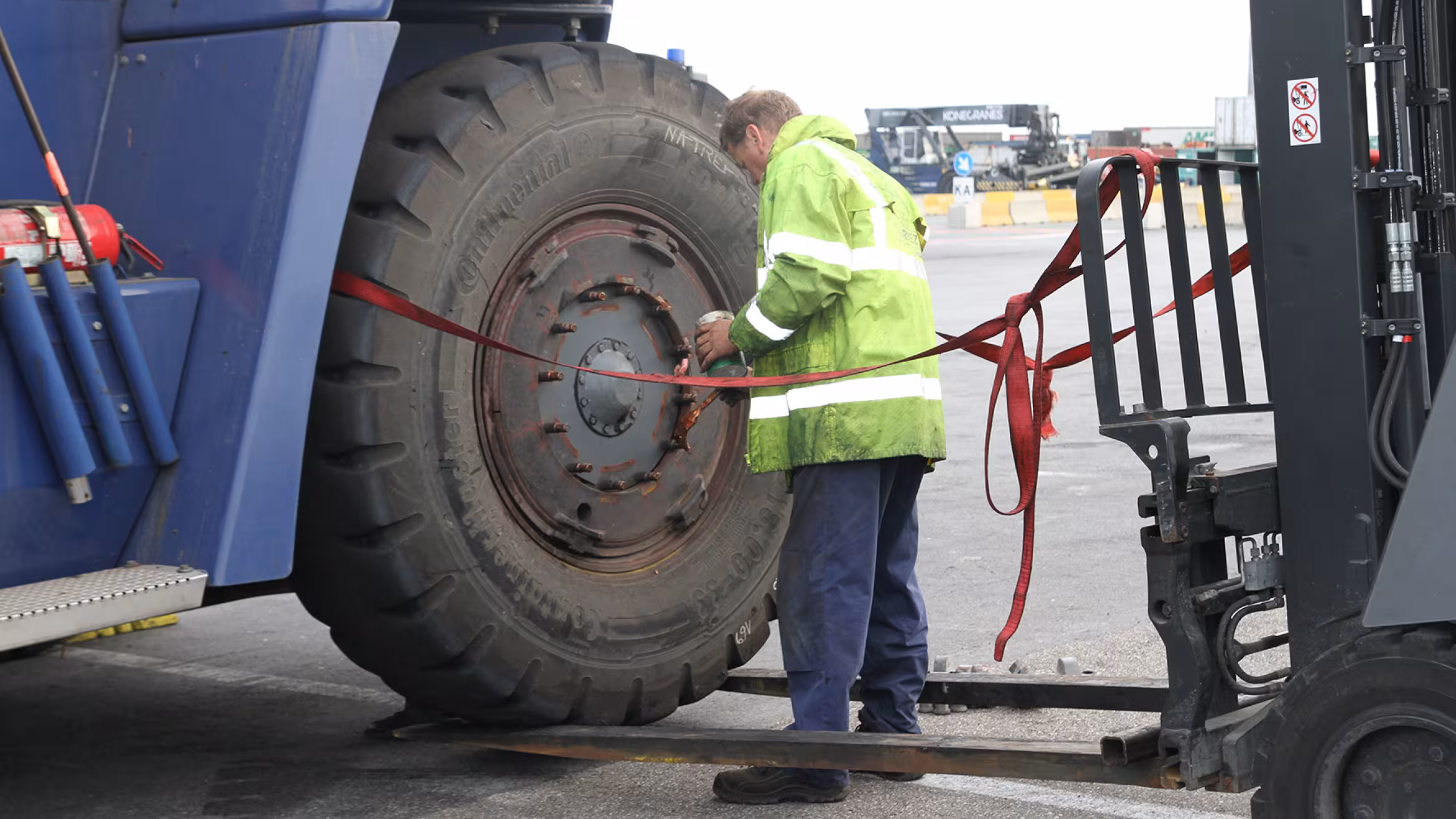 Man vervangt band haven zeebrugge
